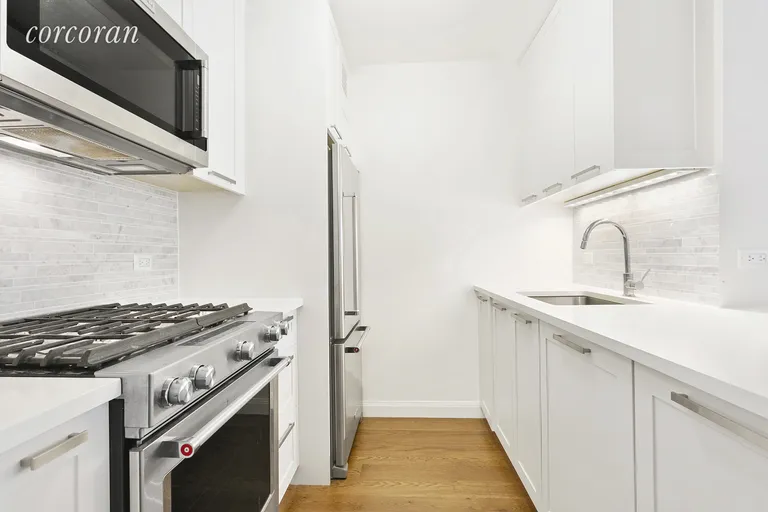 New York City Real Estate | View 200 East 94th Street, 716 | Kitchen | View 4