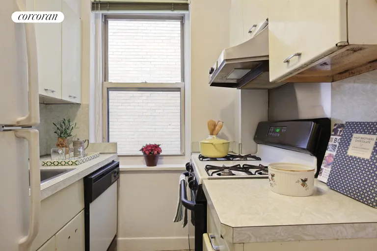 New York City Real Estate | View 240 East 79th Street, 11B | Create your own chef's eat-in kitchen  | View 4