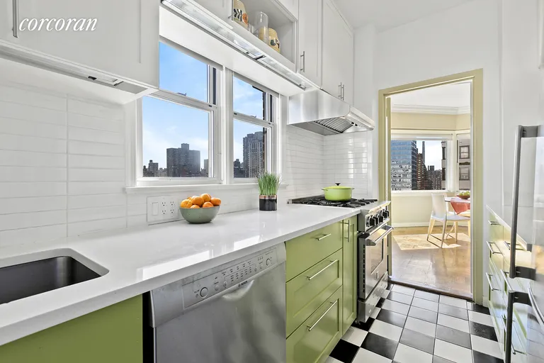 New York City Real Estate | View 174 East 74th Street, 15A | room 4 | View 5