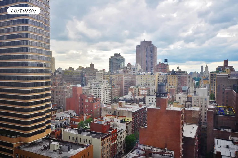 New York City Real Estate | View 1623 Third Avenue, 21H | room 3 | View 4