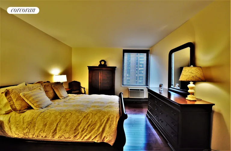 New York City Real Estate | View 1623 Third Avenue, 21H | room 5 | View 6