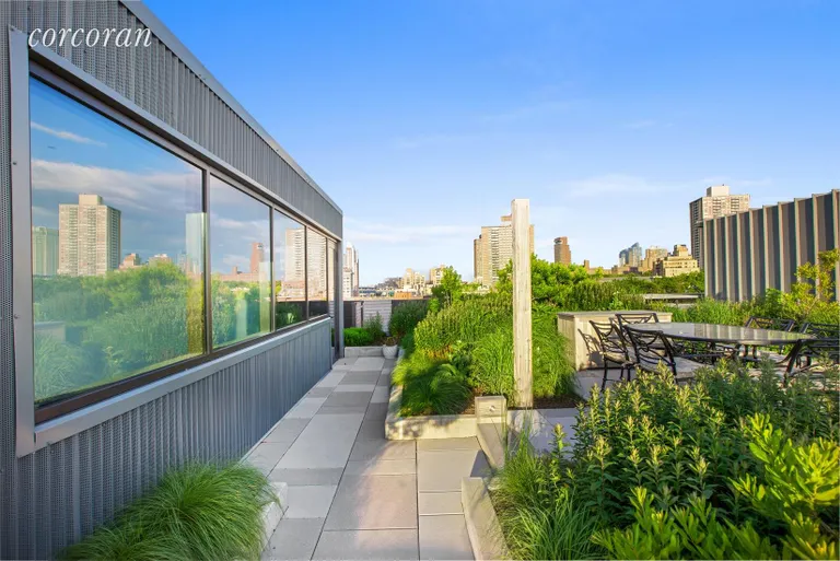 New York City Real Estate | View 90 Furman Street, N1001 | Rooftop Terrace | View 23