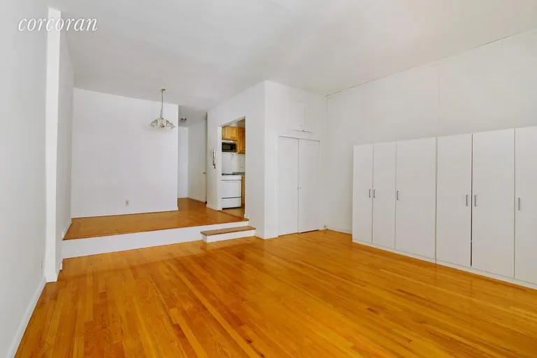 New York City Real Estate | View 27 West 71st Street, 2B | room 1 | View 2