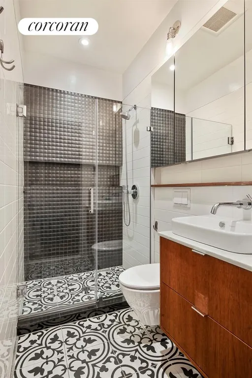 New York City Real Estate | View 905 Union Street, 4 | Bathroom | View 2