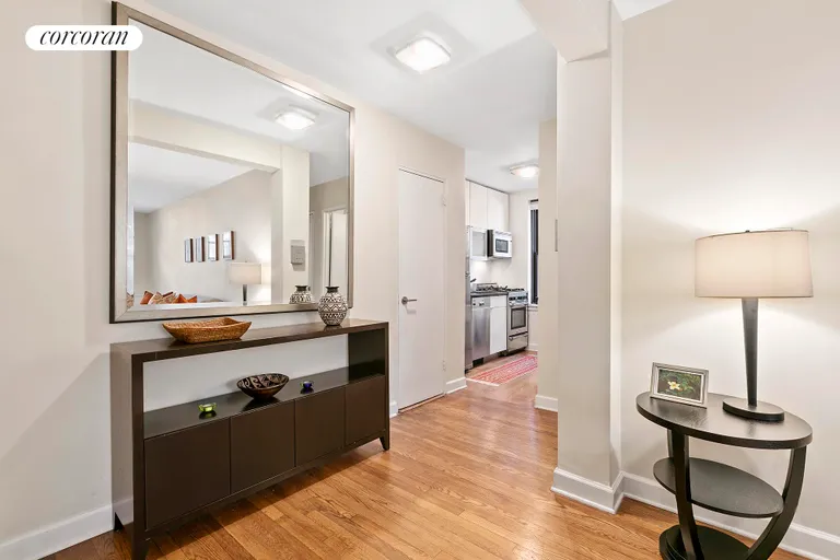 New York City Real Estate | View 81 Bedford Street, 4B | Entry Foyer | View 3