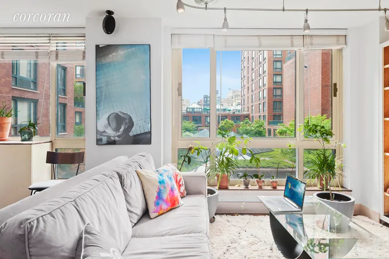 New York City Real Estate | View 1 Irving Place, V8J | 1 Bed, 1 Bath | View 1