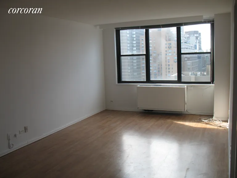 New York City Real Estate | View 301 East 87th Street, 22C | room 2 | View 3