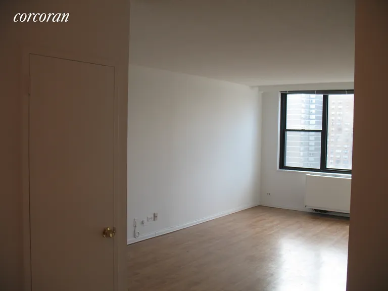New York City Real Estate | View 301 East 87th Street, 22C | room 5 | View 6