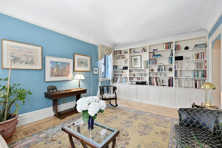 New York City Real Estate | View 401 West End Avenue, 9F | Gracious Living Room | View 6