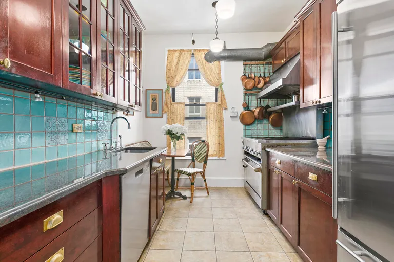 New York City Real Estate | View 401 West End Avenue, 9F | Chef's Kitchen | View 5