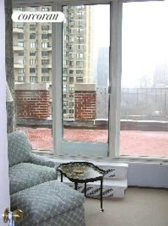 New York City Real Estate | View 21 East 61st Street, PH1704 | room 11 | View 12