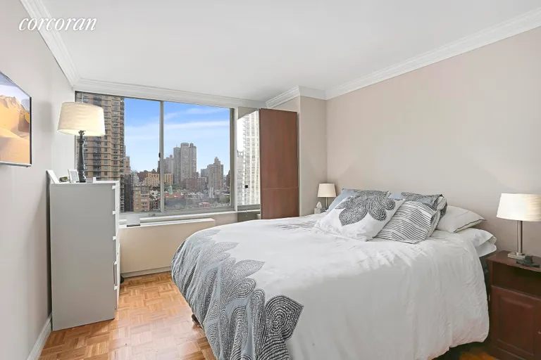New York City Real Estate | View 404 East 79th Street, 17F | 3 | View 8