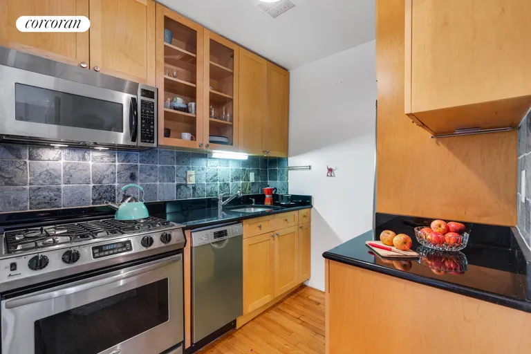 New York City Real Estate | View 140 West 74th Street, 5B | room 3 | View 4