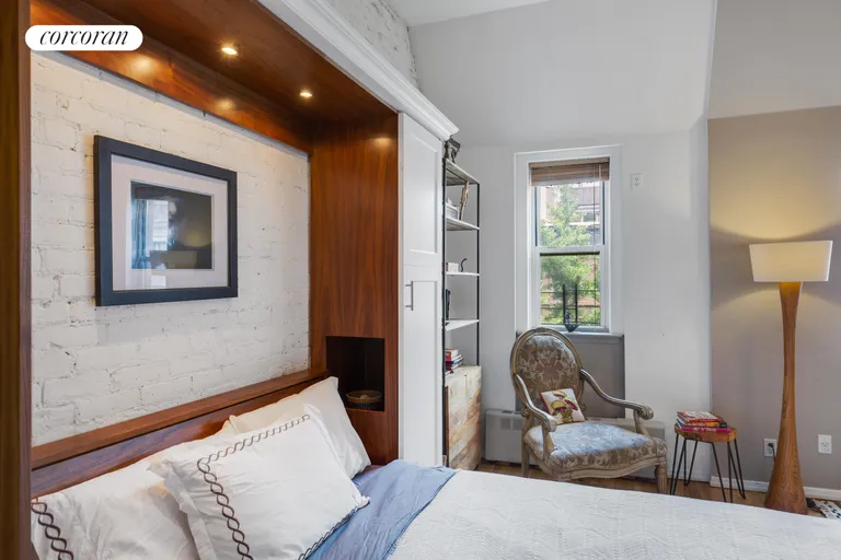 New York City Real Estate | View 140 West 74th Street, 5B | room 2 | View 3