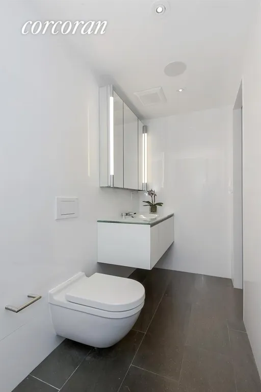 New York City Real Estate | View 201 West 74th Street, 16HJK | Bathroom | View 31