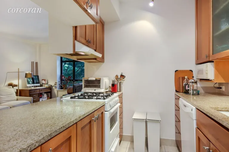 New York City Real Estate | View 100 Remsen Street, 2J | room 1 | View 2