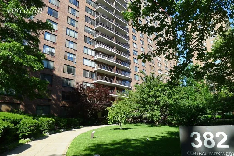 New York City Real Estate | View 382 Central Park West, 5H | Curved walkway | View 9