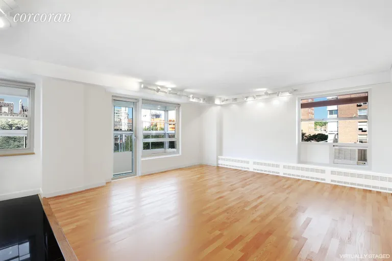 New York City Real Estate | View 80 La Salle Street, 11G | Living Room | View 3