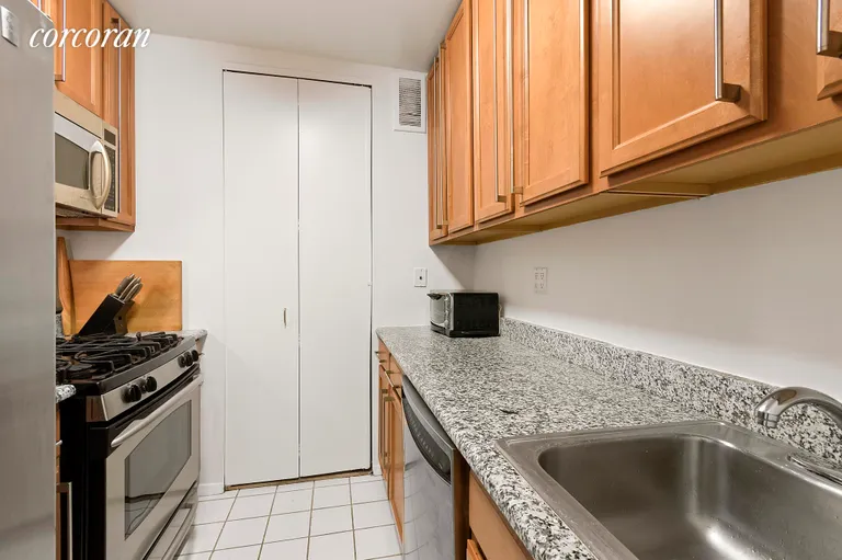 New York City Real Estate | View 350 West 50th Street, 14F | 3 | View 9