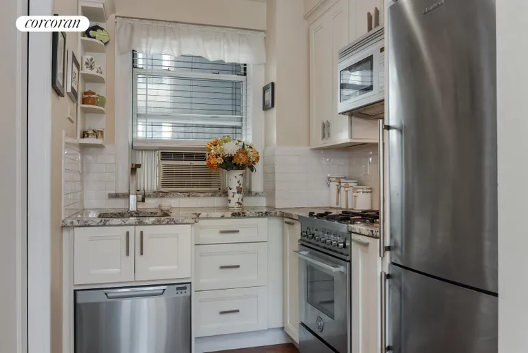 New York City Real Estate | View 333 East 43rd Street, 511 | Kitchen | View 3