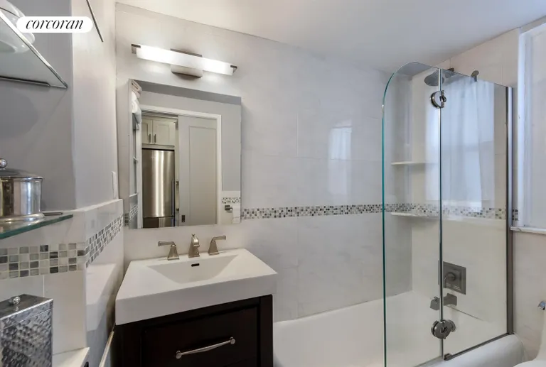 New York City Real Estate | View 333 East 43rd Street, 511 | Bathroom | View 5