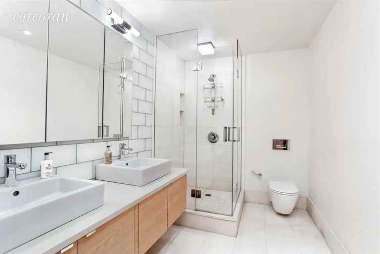 New York City Real Estate | View 32 Gramercy Park South, 5A | master bath | View 5