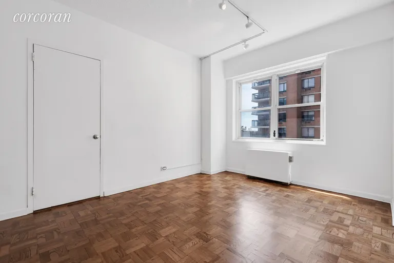 New York City Real Estate | View 60 East 8th Street, 20N | room 3 | View 4