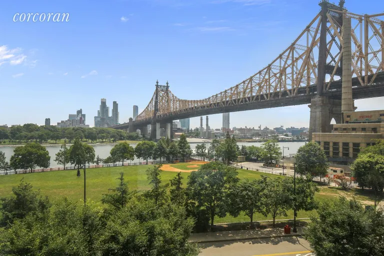 New York City Real Estate | View 415 Main Street, 5C | 2 Beds, 2 Baths | View 1