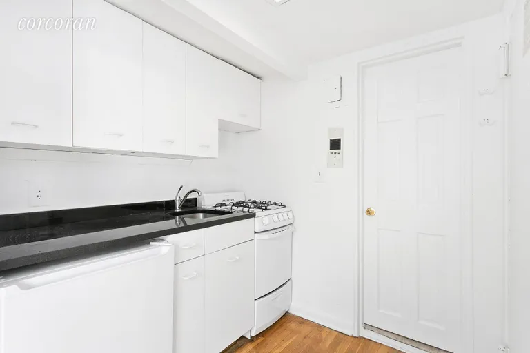 New York City Real Estate | View 139 Waverly Place, 4B | 3 | View 3
