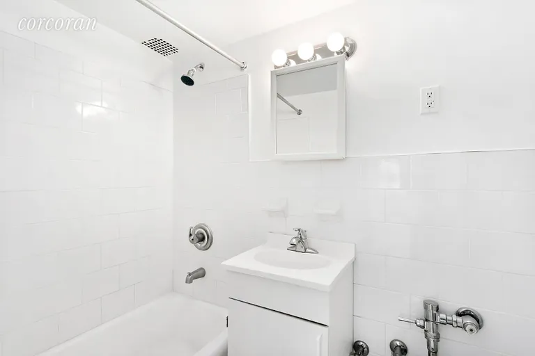 New York City Real Estate | View 139 Waverly Place, 4B | 4 | View 4