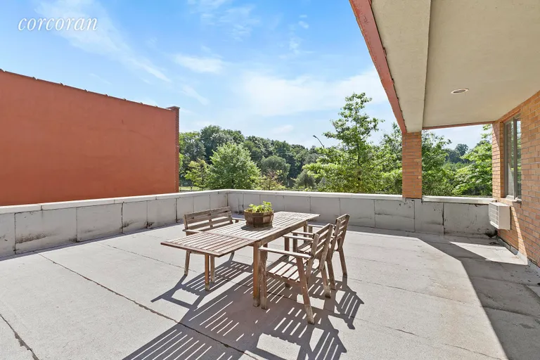 New York City Real Estate | View 811 5th Avenue, 202 | Spacious private terrace | View 4