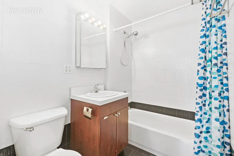 New York City Real Estate | View 811 5th Avenue, 202 | Bathroom | View 7