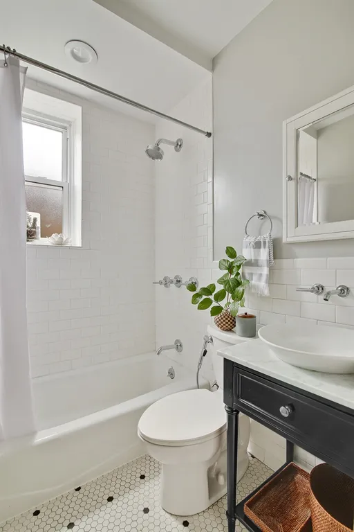 New York City Real Estate | View 274 Prospect Park West, 3L | Bathroom | View 6