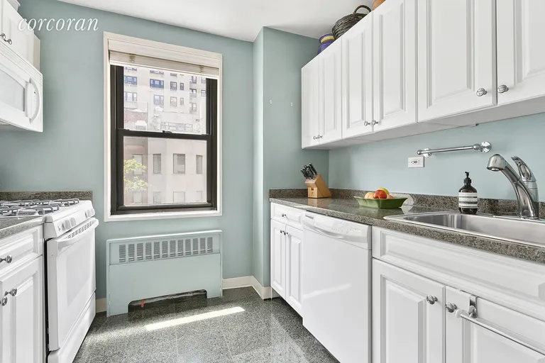 New York City Real Estate | View 301 East 69th Street, 4D | room 2 | View 3