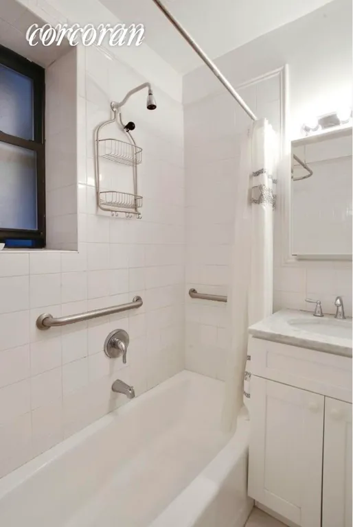 New York City Real Estate | View 211 West 106th Street, 6E | room 3 | View 4