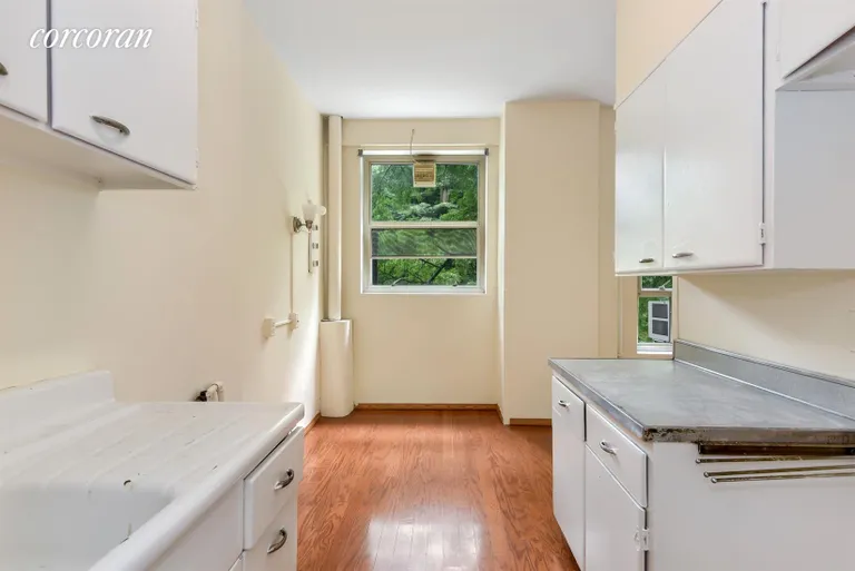 New York City Real Estate | View 90 La Salle Street, 2G | Kitchen | View 3