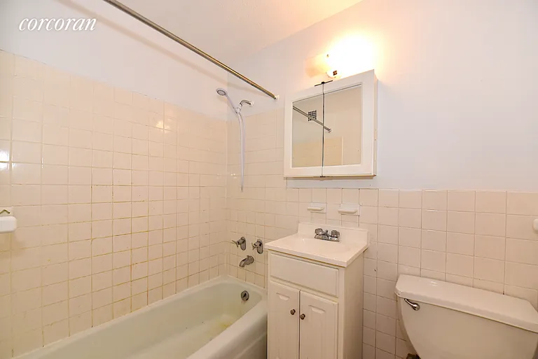New York City Real Estate | View 47-30 59th Street, 6G | room 7 | View 8