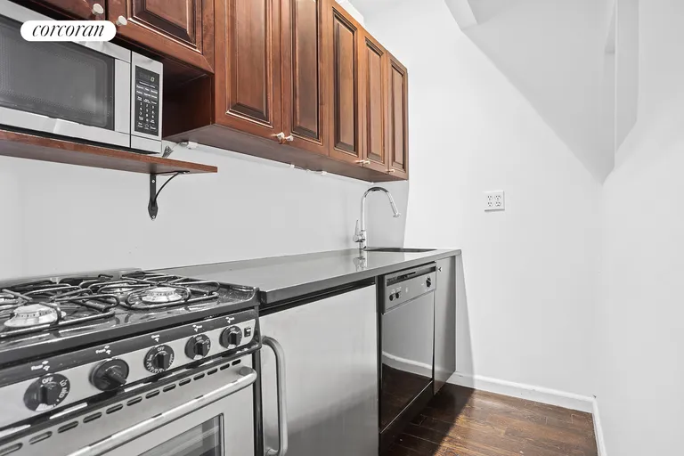 New York City Real Estate | View 186 West 80th Street, 5C | room 2 | View 3