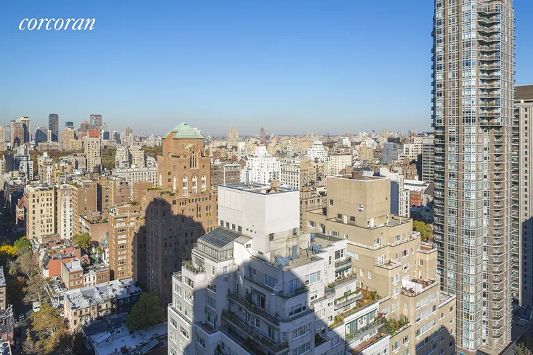 New York City Real Estate | View 200 East 62nd Street, 28A | room 2 | View 3