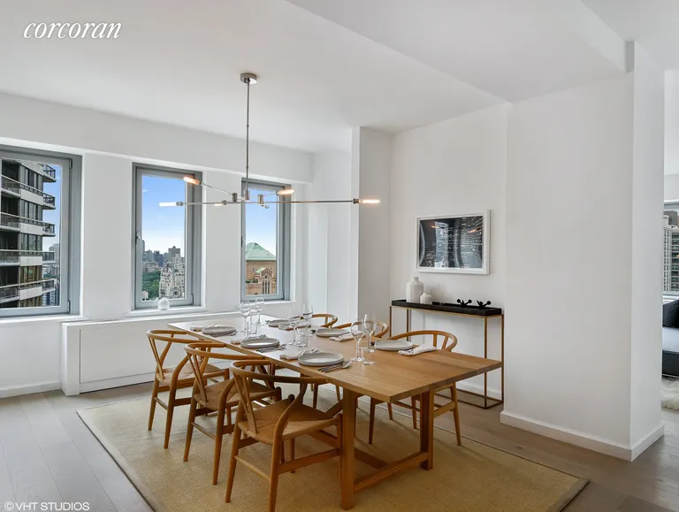 New York City Real Estate | View 200 East 62nd Street, 28A | room 1 | View 2