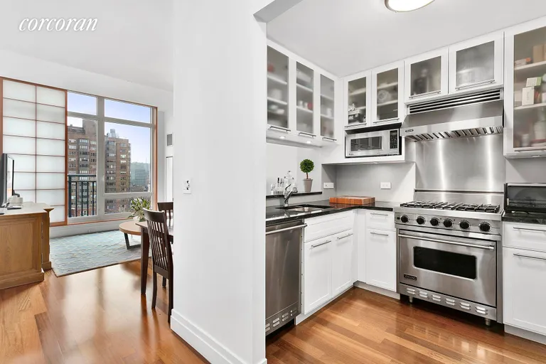New York City Real Estate | View 45 Park Avenue, 1605 | Pass-thru window & layout perfect for entertaining | View 4