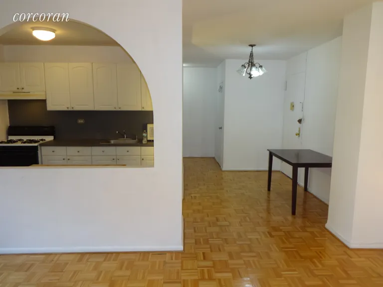 New York City Real Estate | View 191 Willoughby Street, 7K | Foyer & Dining Area | View 3