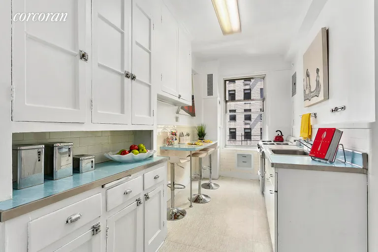 New York City Real Estate | View 21 East 87th Street, 7E | 6 | View 4
