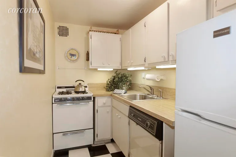 New York City Real Estate | View 31 West 70th Street, 5 | Kitchen | View 2