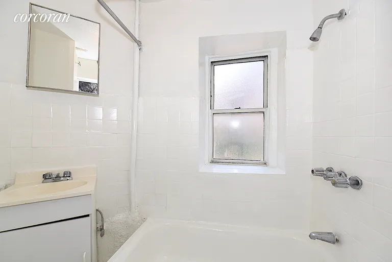 New York City Real Estate | View 184 Franklin Street, D2 | room 5 | View 6
