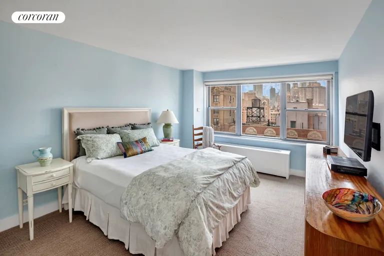 New York City Real Estate | View 15 West 72Nd Street, 21R | room 4 | View 5