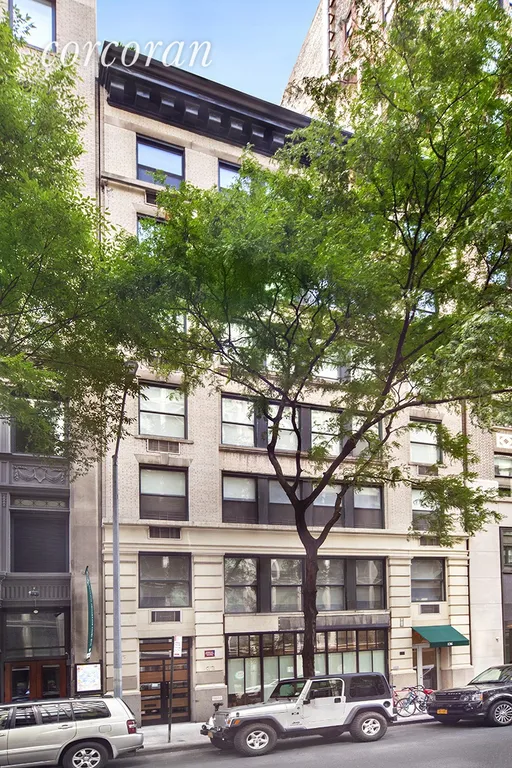 New York City Real Estate | View 136 West 22nd Street, PH1 | Building Facade 
136 W 22nd | View 18