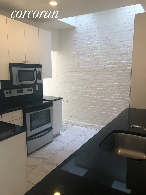 New York City Real Estate | View 312 East 51st Street, PH | Large Chef's Kitchen | View 3