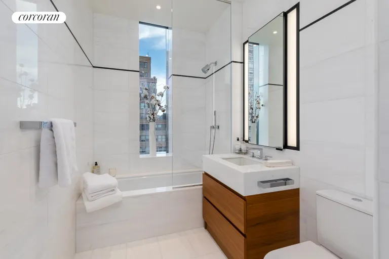New York City Real Estate | View 277 Fifth Avenue, 24A | room 2 | View 3