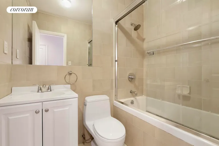 New York City Real Estate | View 527 Vanderbilt Avenue, 2A | Bathroom | View 7